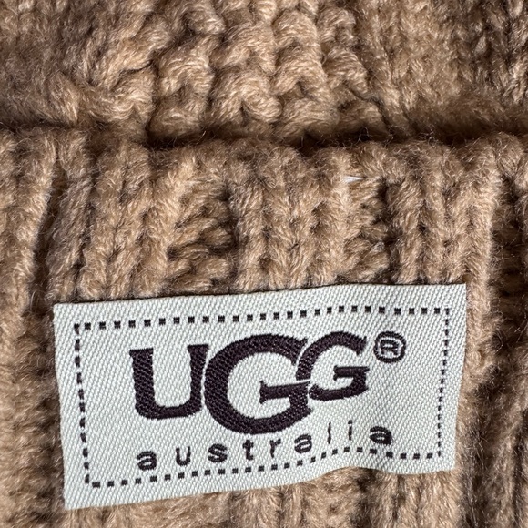 UGG Tan Knit Beanie Toboggan with Pom Pom fleece lined NWT - Picture 2 of 3